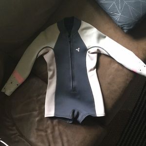 Xcel wetsuit: girl’s “ocean inspired axis” size 6